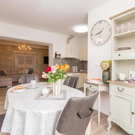 Awesome Home In Smilcic With Wifi, Outdoor Swimming Pool And Heated Swimming Pool Smilcic