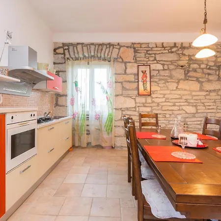 Awesome Home In Smilcic With Wifi, Outdoor Swimming Pool And Heated Swimming Pool Smilcic