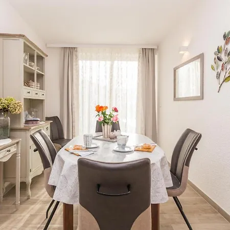Hébergement de vacances Awesome Home In Smilcic With Wifi, Outdoor Swimming Pool And Heated Swimming Pool *