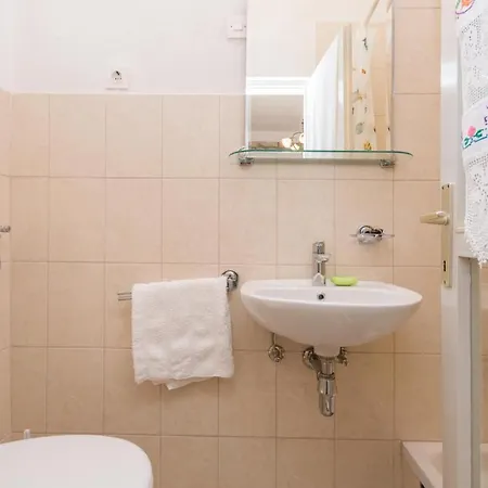 Hébergement de vacances Awesome Home In Smilcic With Wifi, Outdoor Swimming Pool And Heated Swimming Pool *
